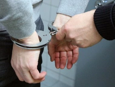 Συνελήφθη 21χρονος που εξαπατούσε ηλικιωμένους- Προσποιούνταν τον αστυνομικό